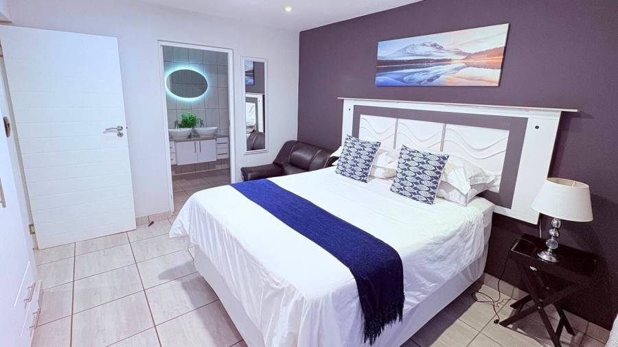 5 Bedroom Property for Sale in Reebok Western Cape